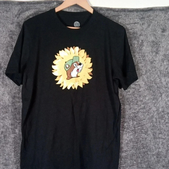 Buc-ees authentic short sleeve tee crew neck size Medium women (small flaw) - Picture 2 of 6